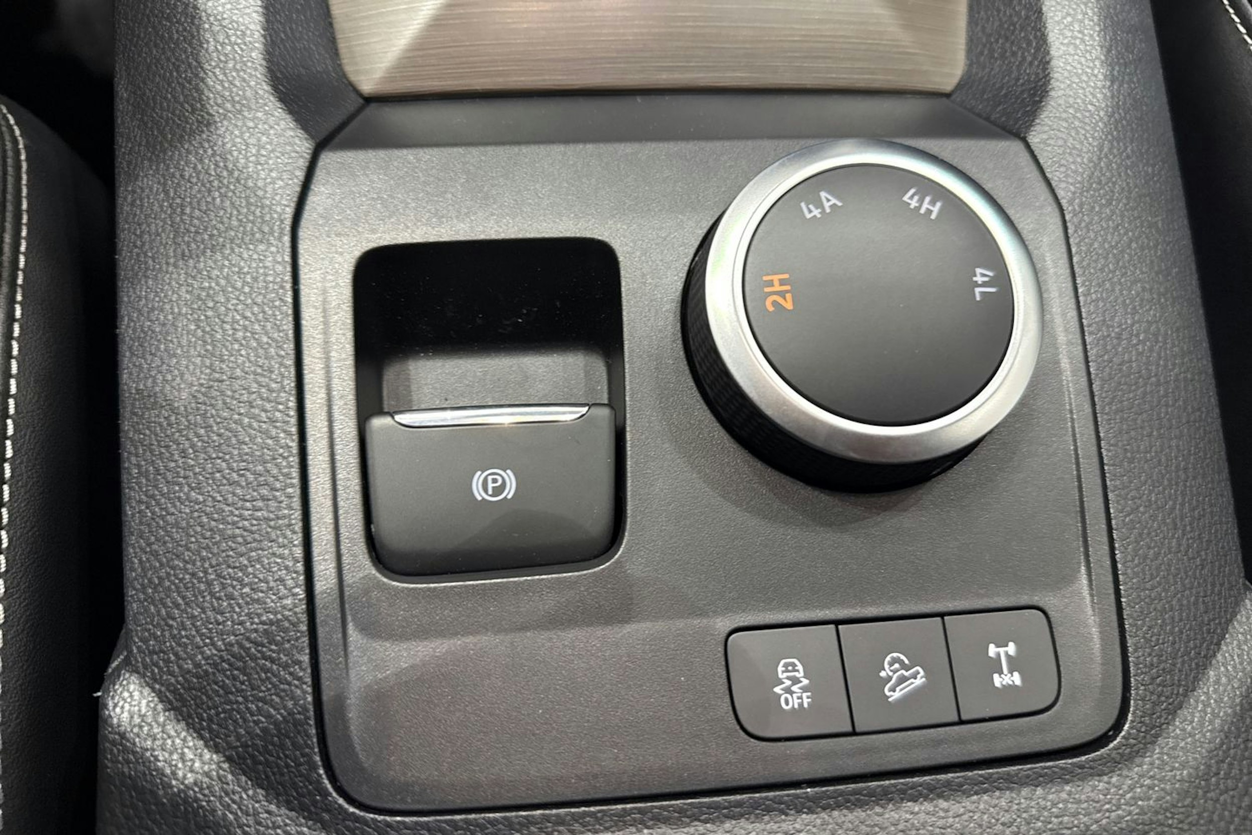 musta Volkswagen Amarok 2026 kuva 25.