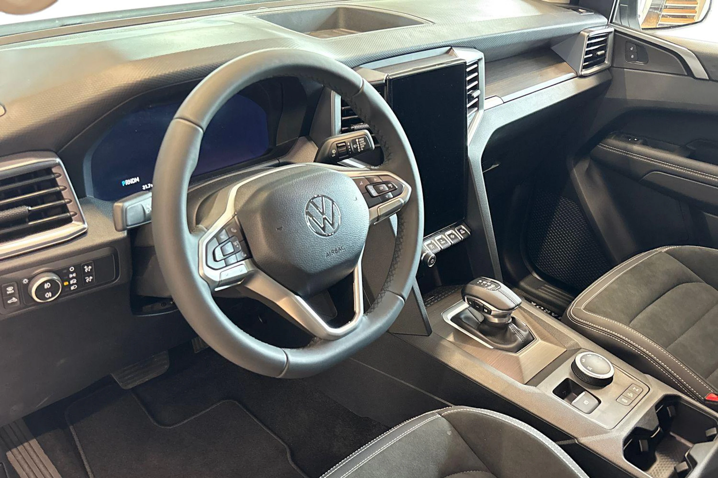 valkoinen Volkswagen Amarok 2026 kuva 8.