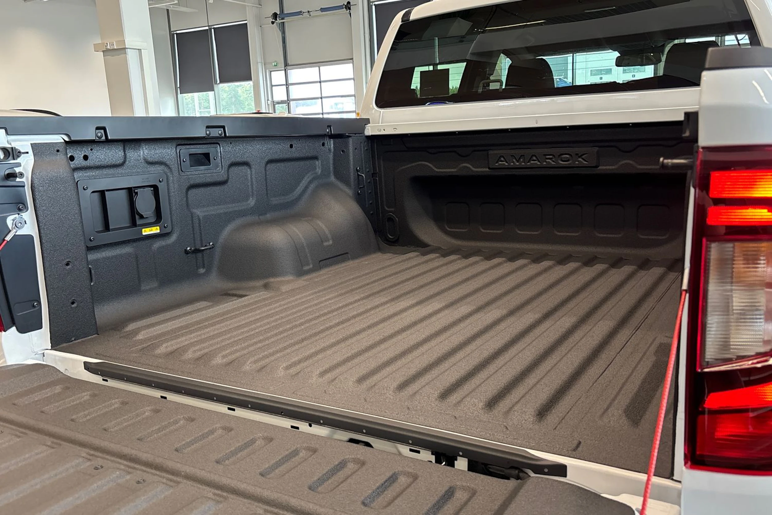 valkoinen Volkswagen Amarok 2026 kuva 19.