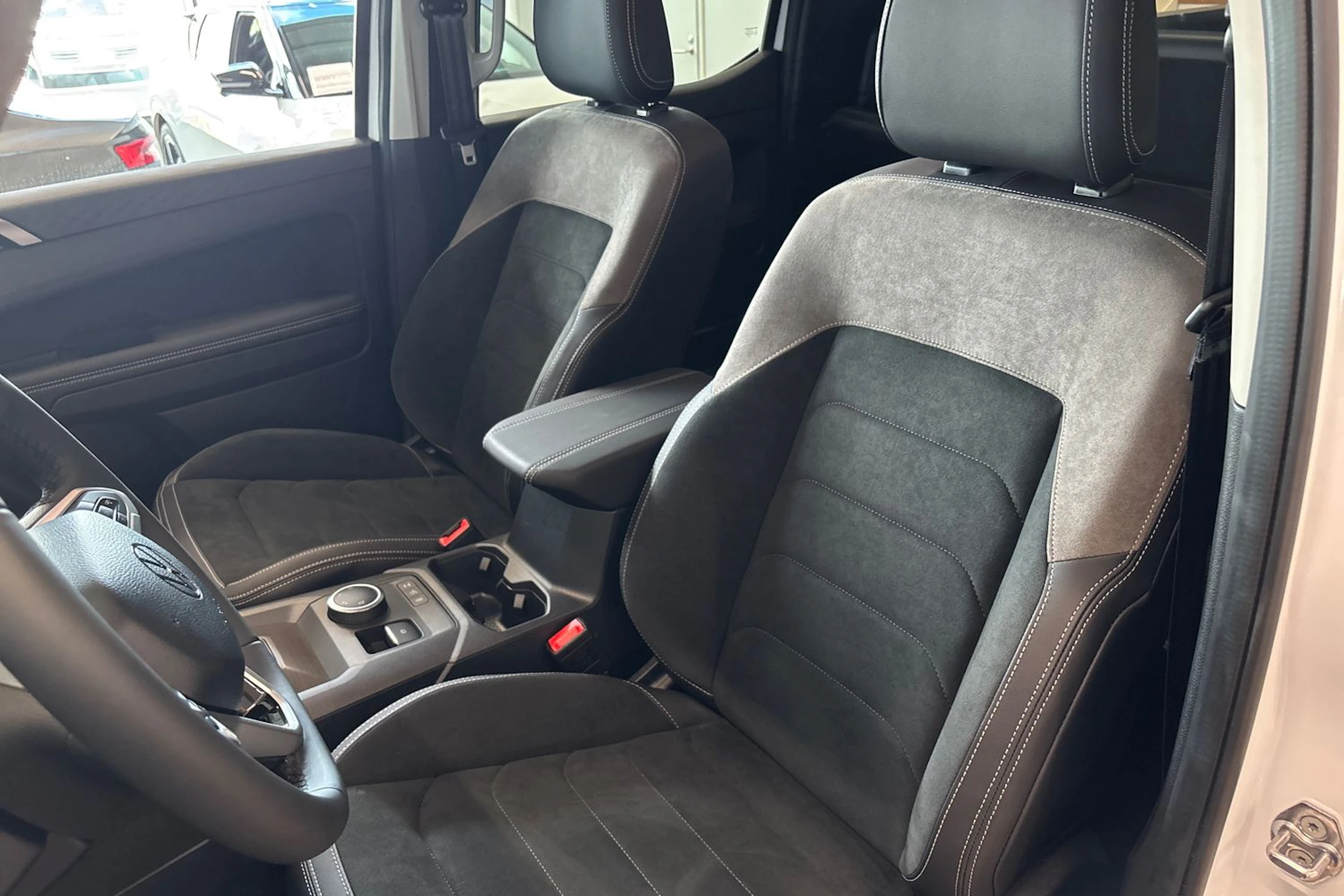 valkoinen Volkswagen Amarok 2026 kuva 22.