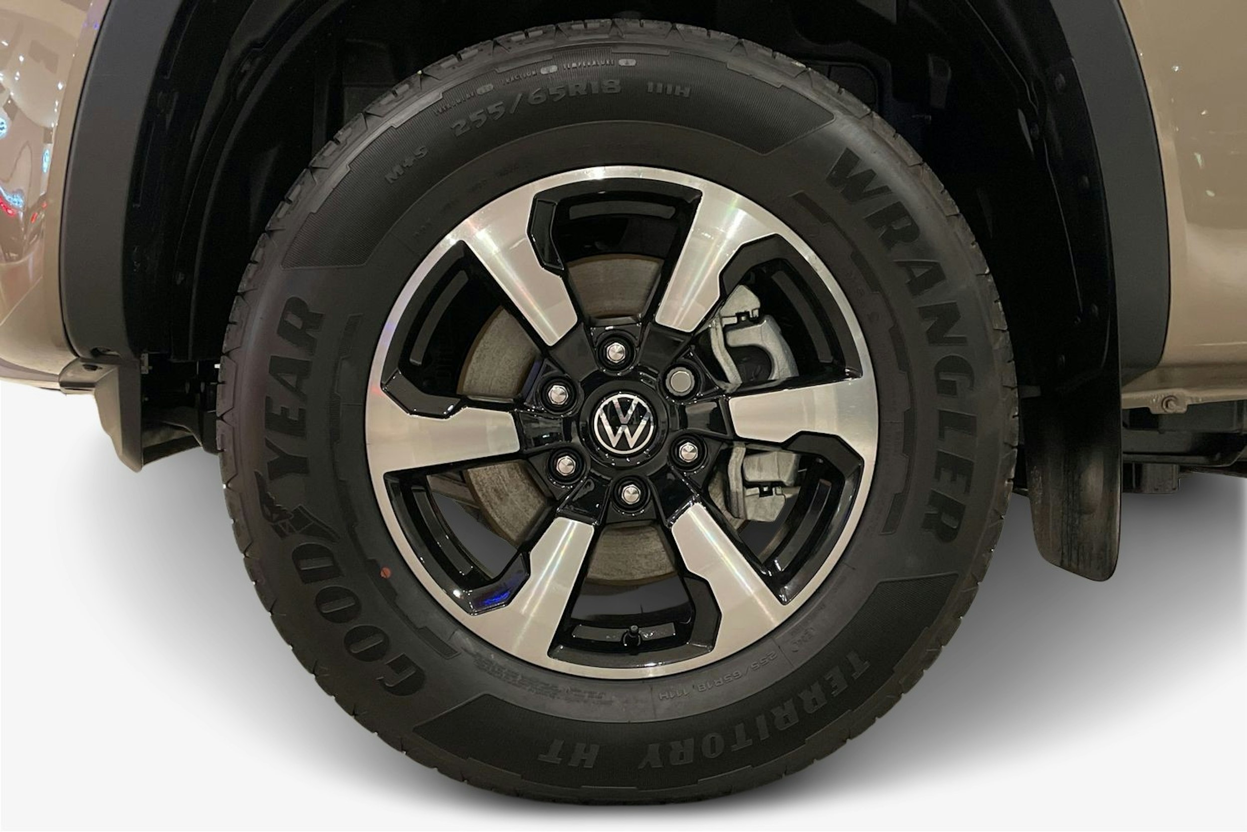 beige metallihohtovä Volkswagen Amarok 2026 kuva 12.