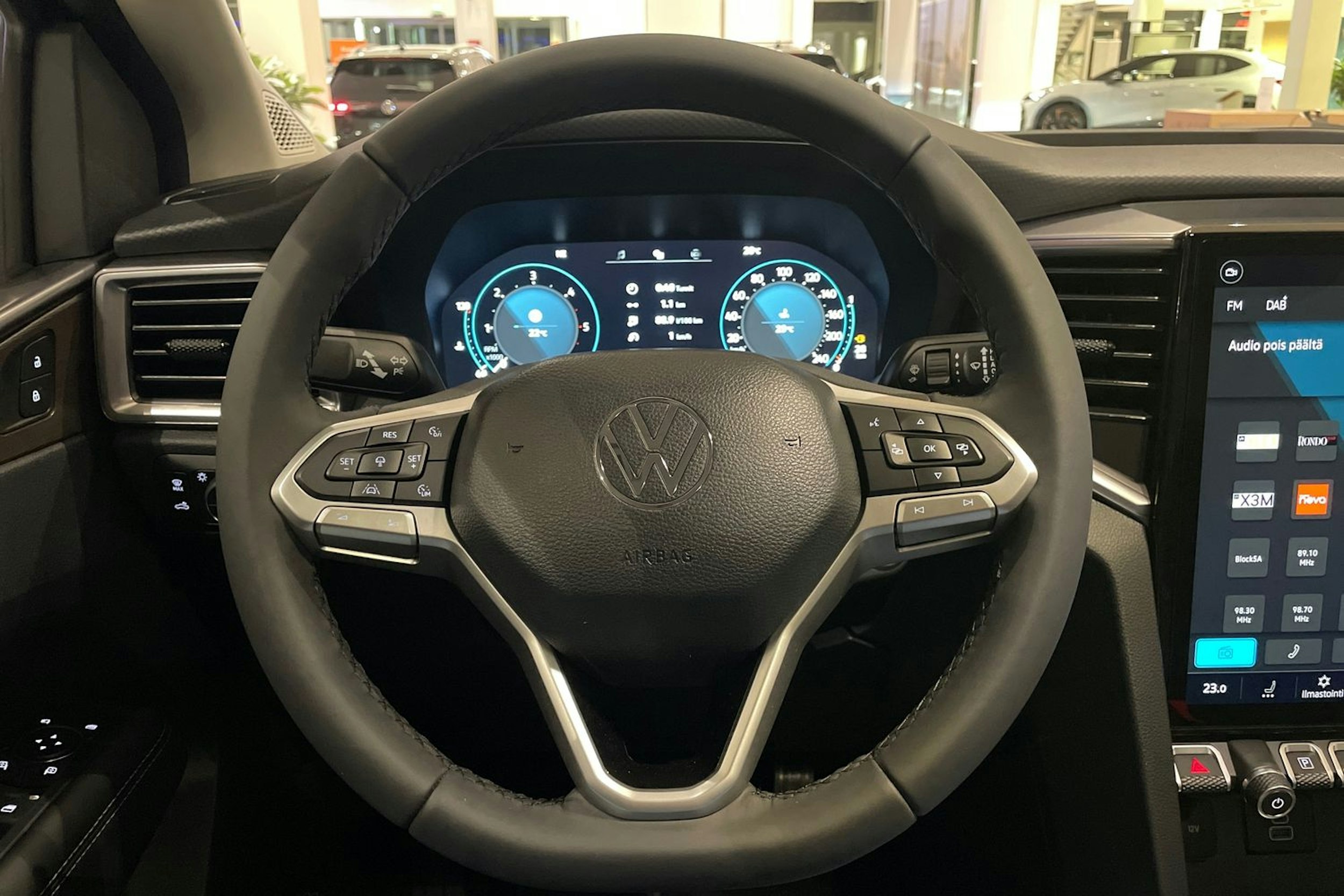 beige metallihohtovä Volkswagen Amarok 2026 kuva 13.