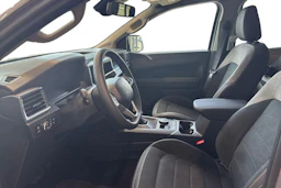 harmaa Volkswagen Amarok 2026 kuva 8.