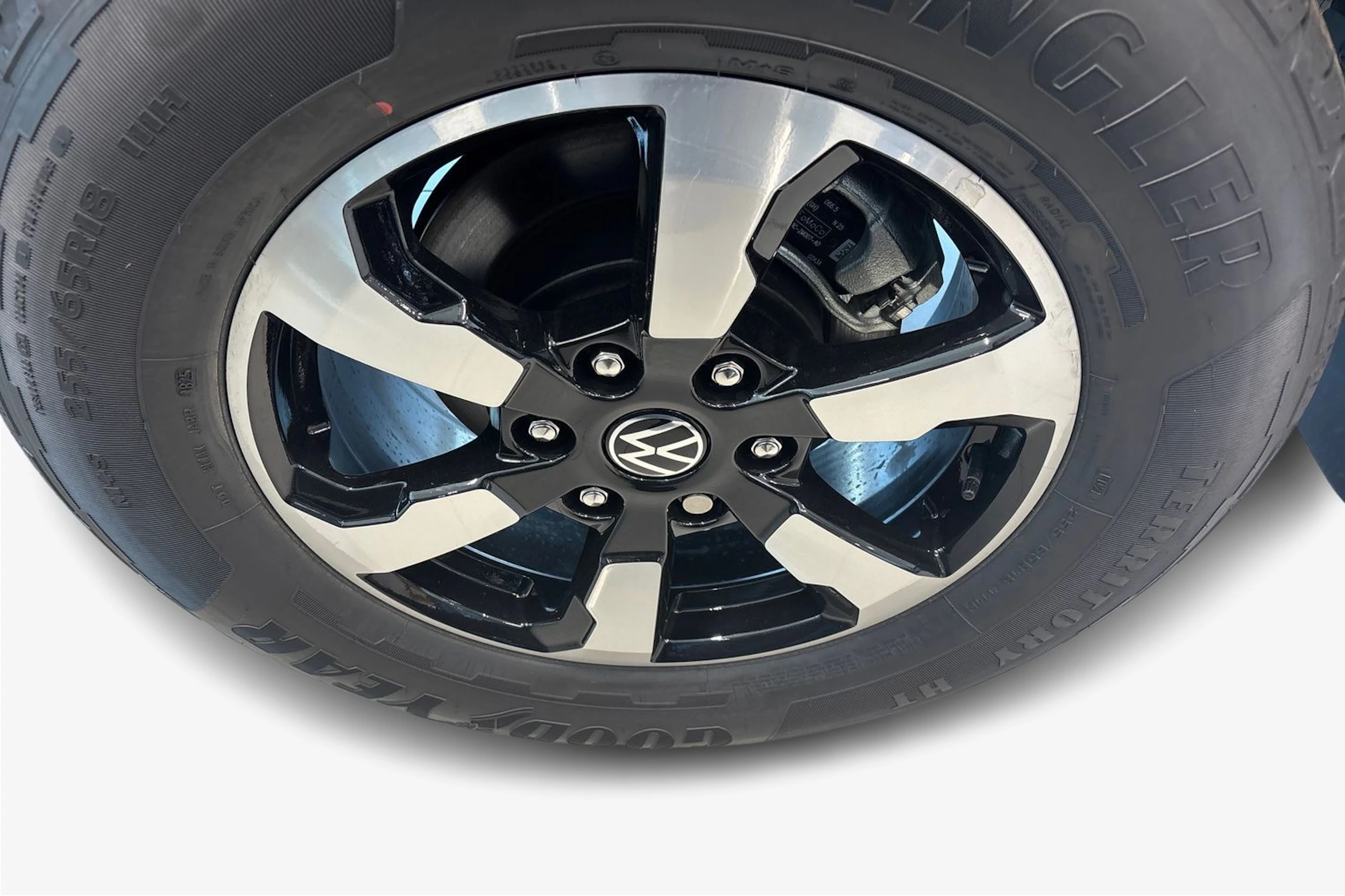 harmaa Volkswagen Amarok 2026 kuva 12.