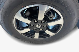 harmaa Volkswagen Amarok 2026 kuva 12.