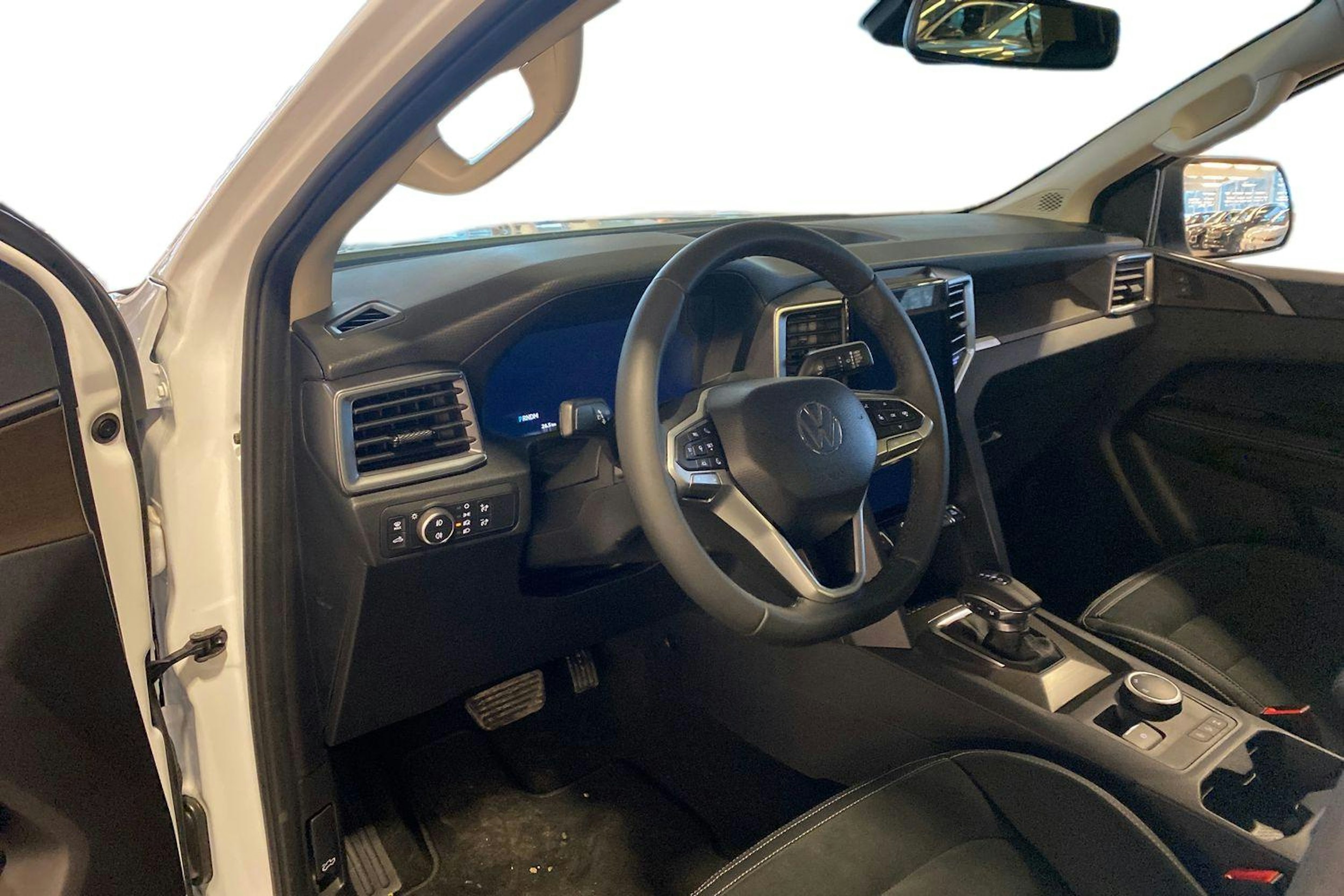 valkoinen Volkswagen Amarok 2026 kuva 8.