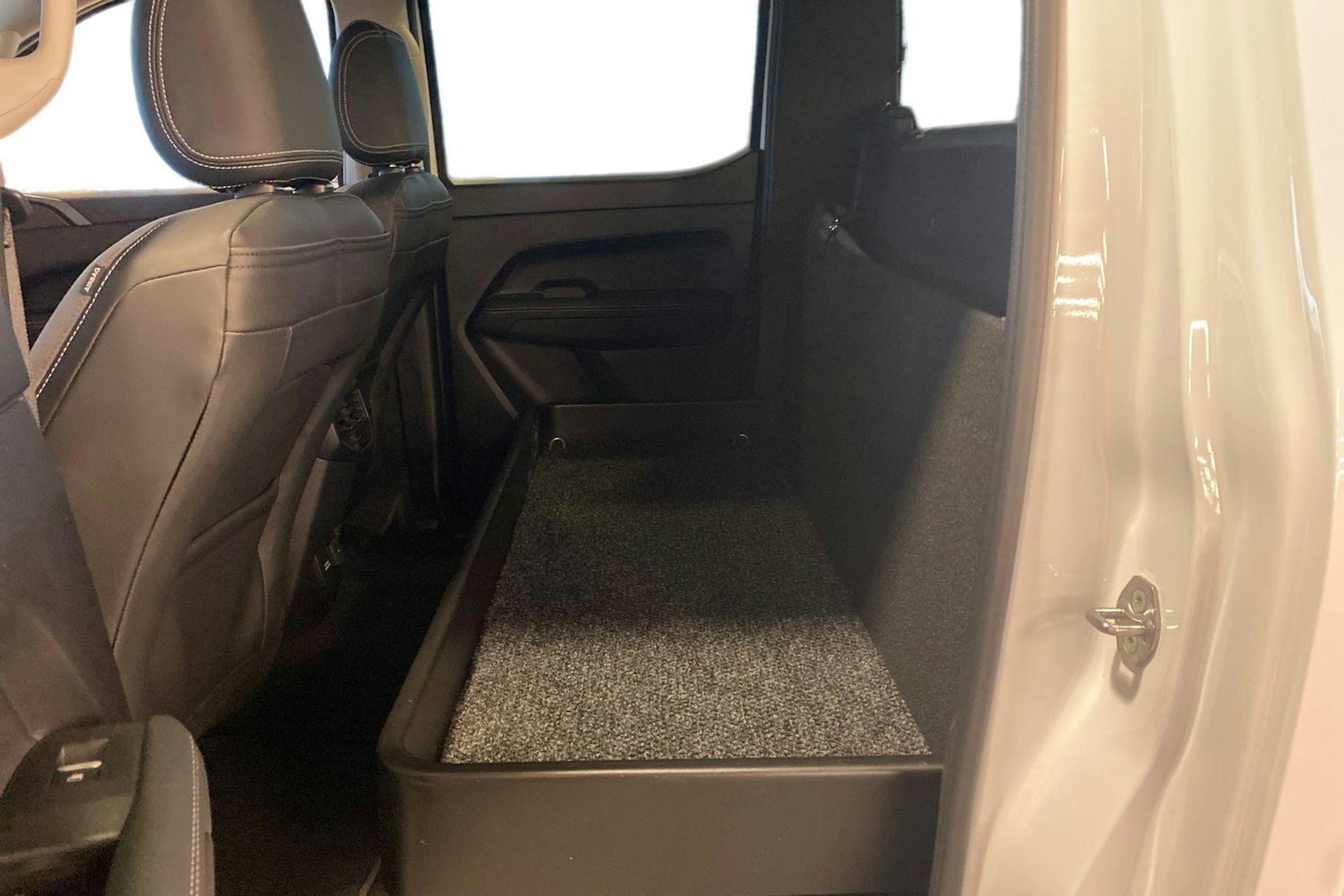 valkoinen Volkswagen Amarok 2026 kuva 11.