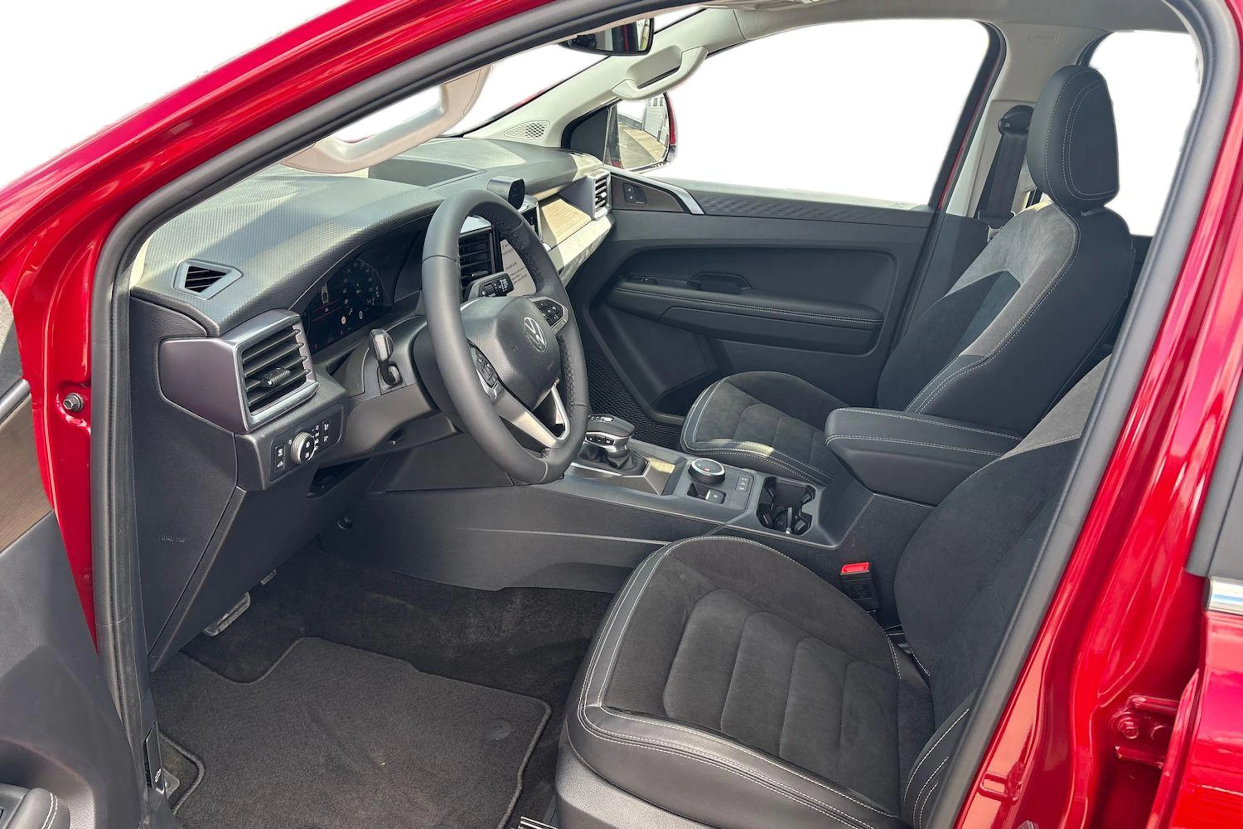 punainen Volkswagen Amarok 2026 kuva 8.