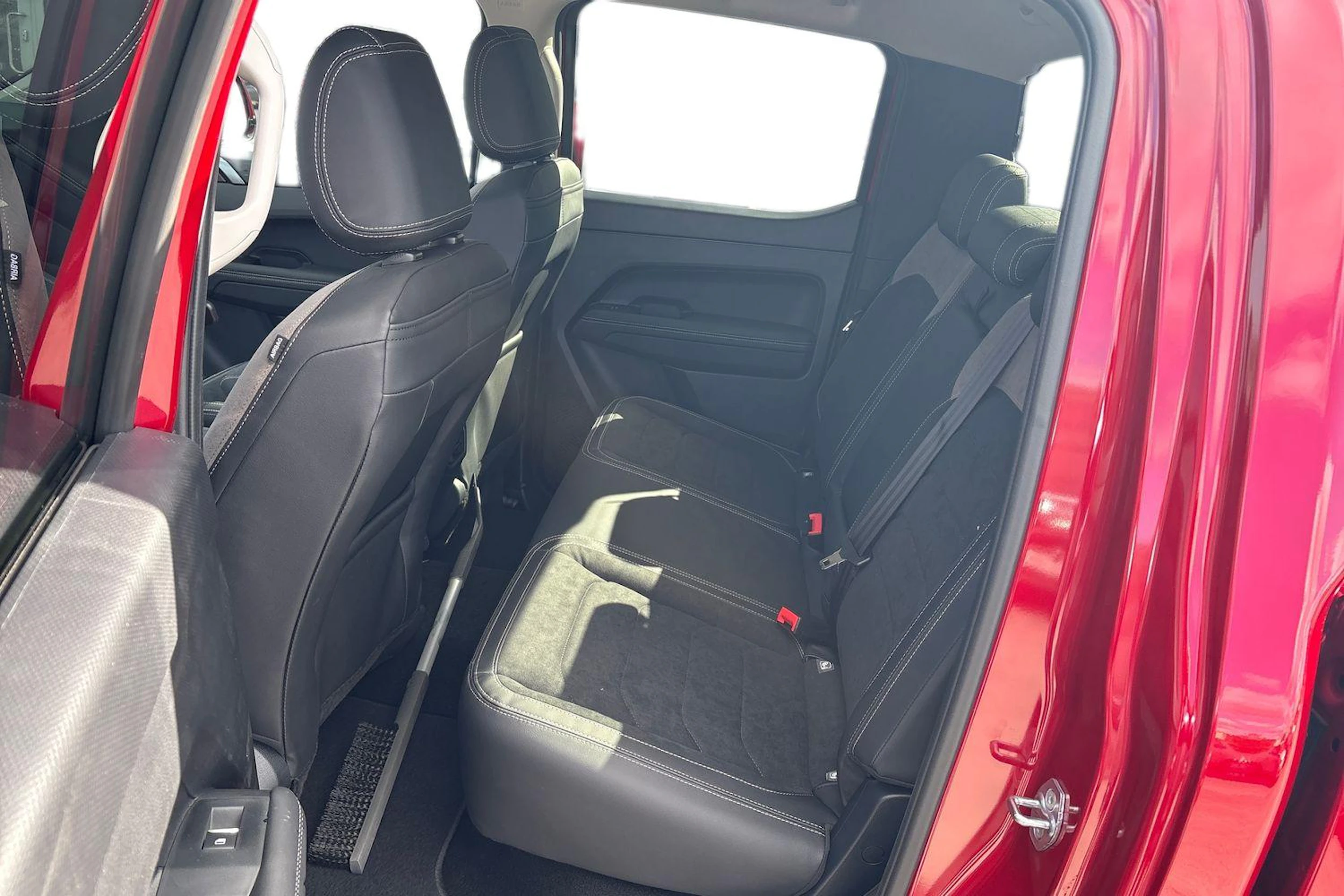 punainen Volkswagen Amarok 2026 kuva 11.