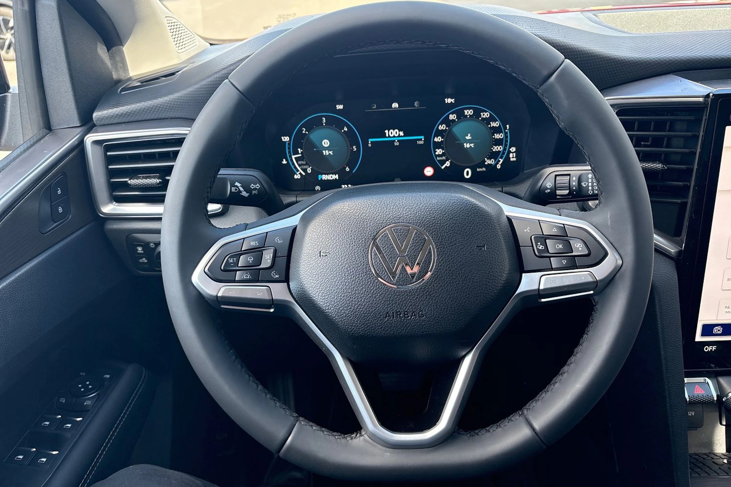 punainen Volkswagen Amarok 2026 kuva 13.