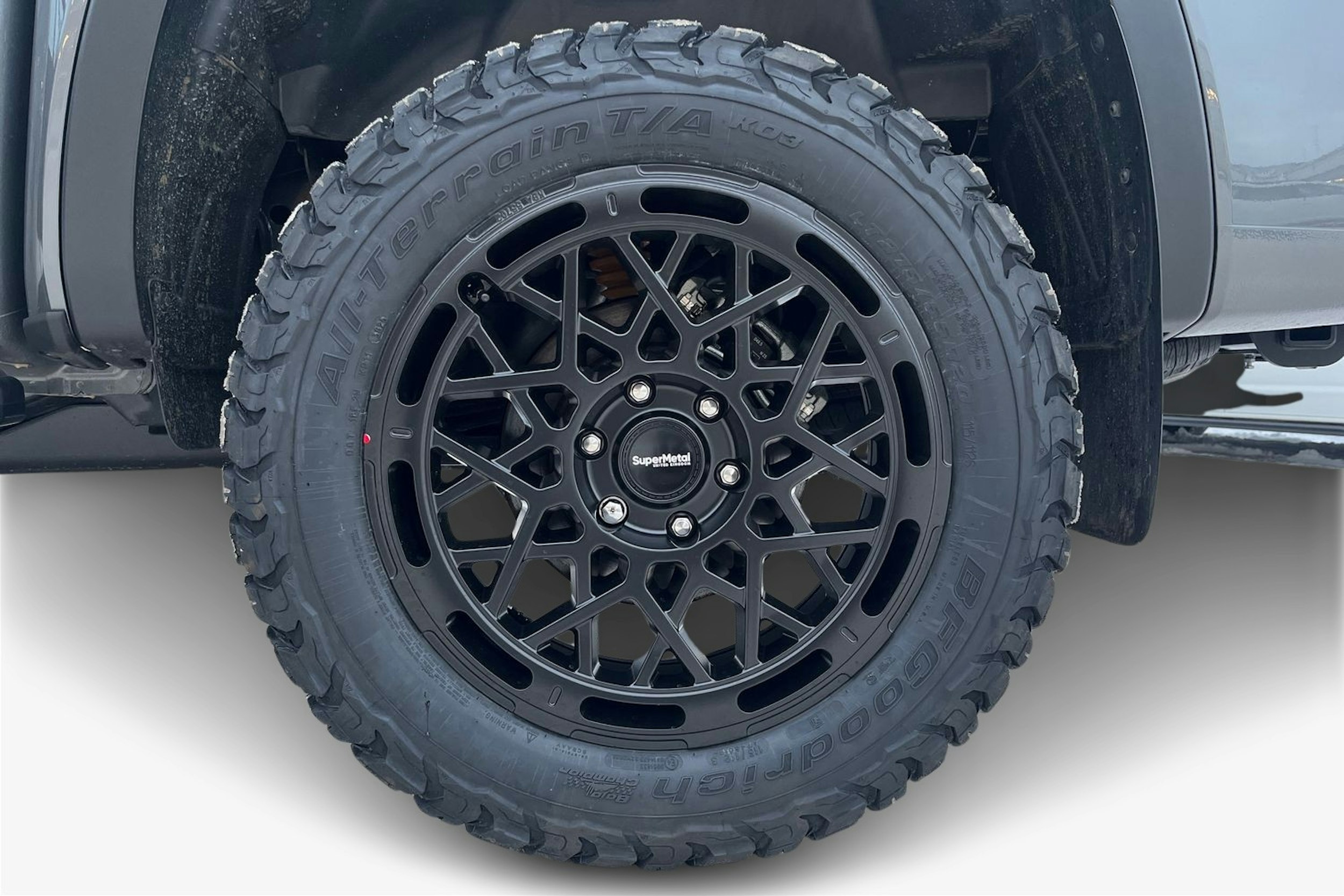 harmaa Volkswagen Amarok 2026 kuva 9.