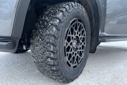 harmaa Volkswagen Amarok 2026 kuva 10.