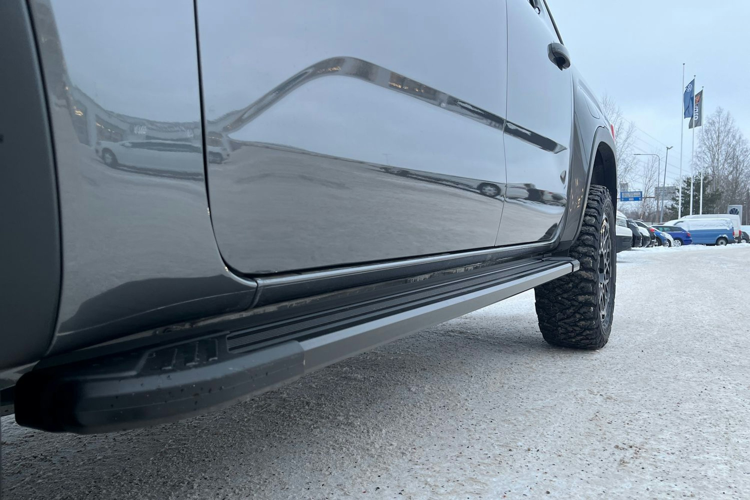 harmaa Volkswagen Amarok 2026 kuva 12.