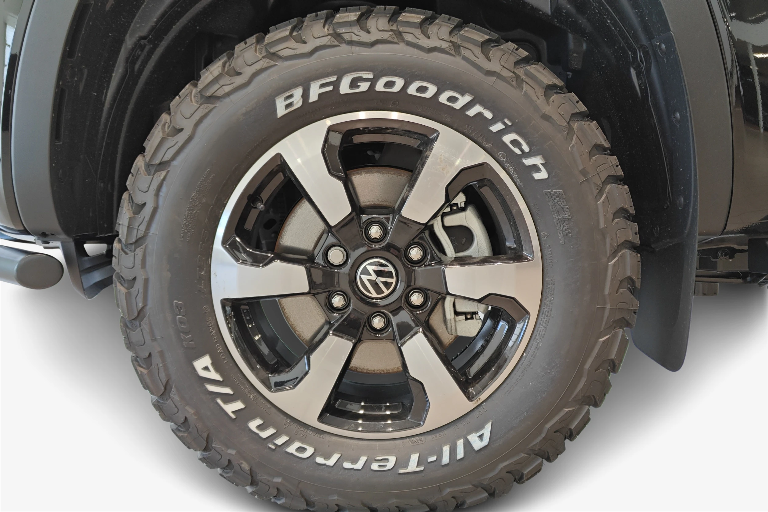 musta Volkswagen Amarok 2026 kuva 12.