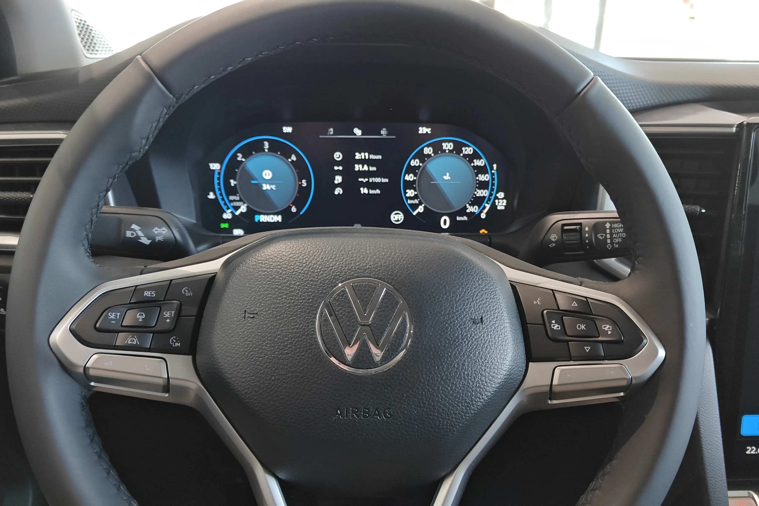 musta Volkswagen Amarok 2026 kuva 15.