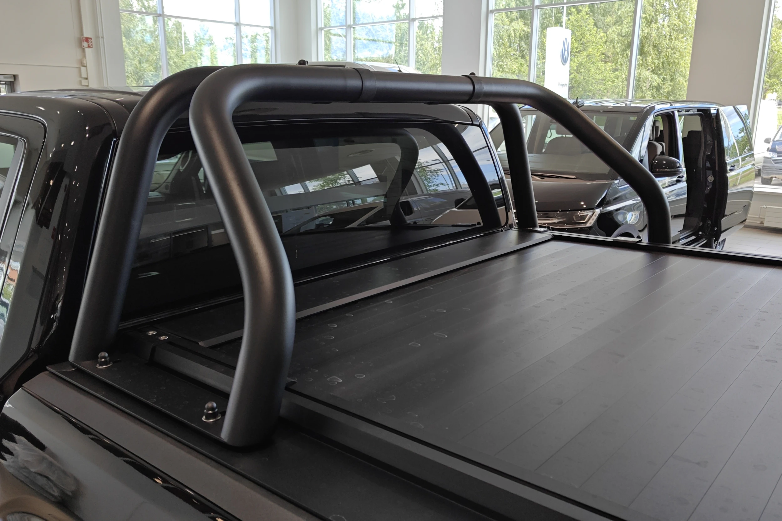 musta Volkswagen Amarok 2026 kuva 22.