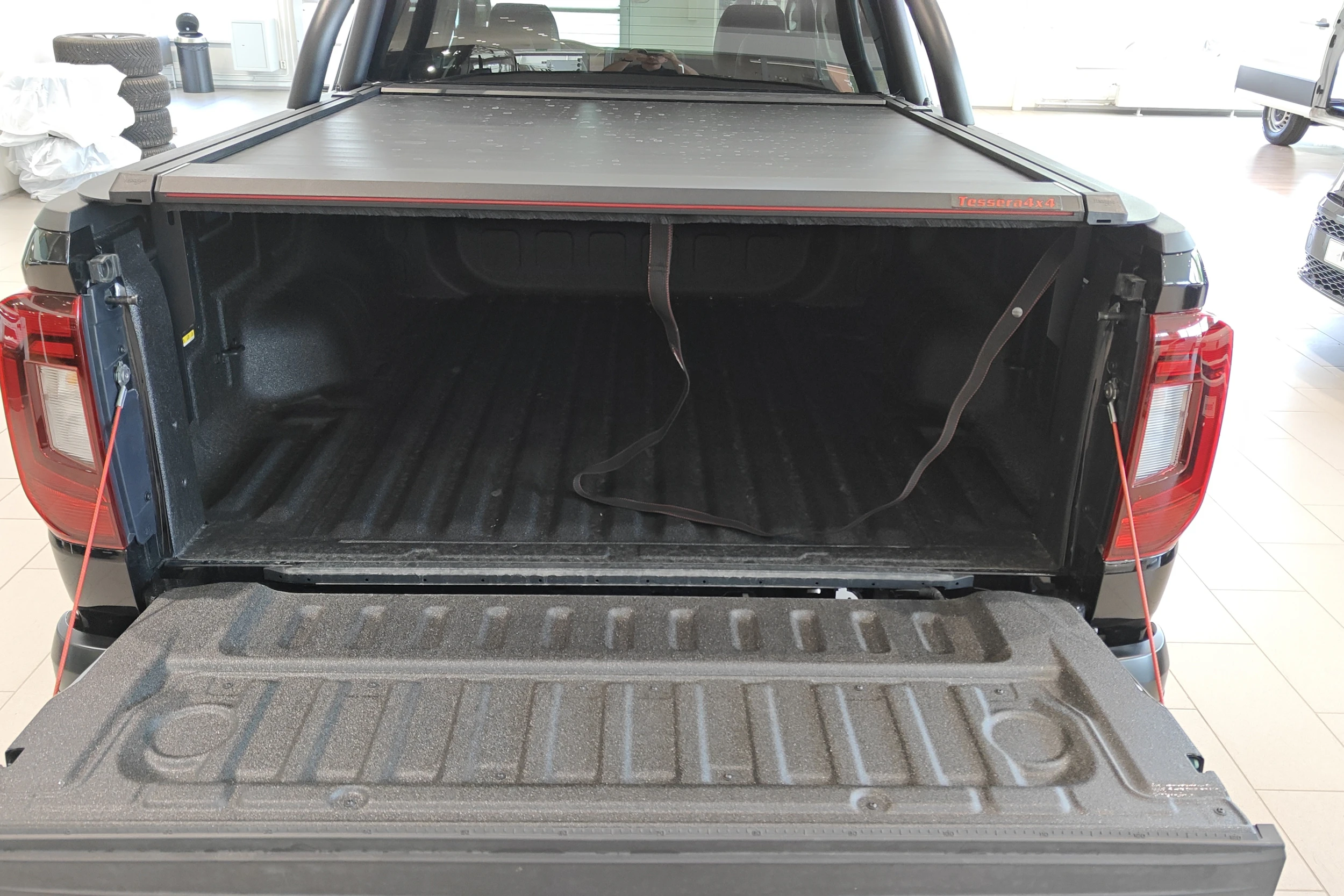 musta Volkswagen Amarok 2026 kuva 26.