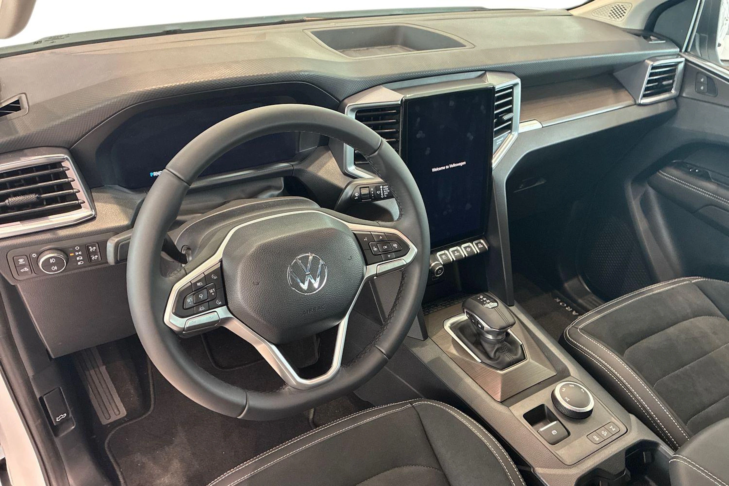valkoinen Volkswagen Amarok 2026 kuva 8.