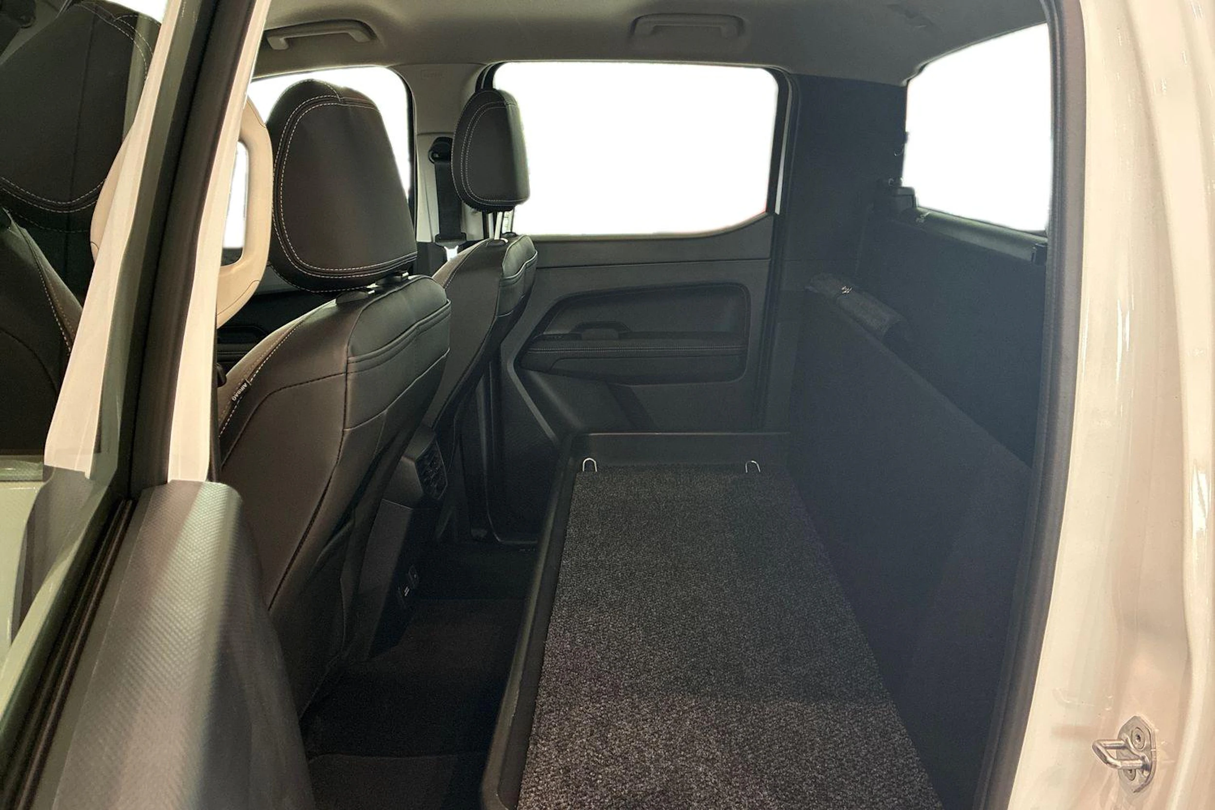 valkoinen Volkswagen Amarok 2026 kuva 11.