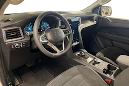 harmaa Volkswagen Amarok 2025 kuva 8.