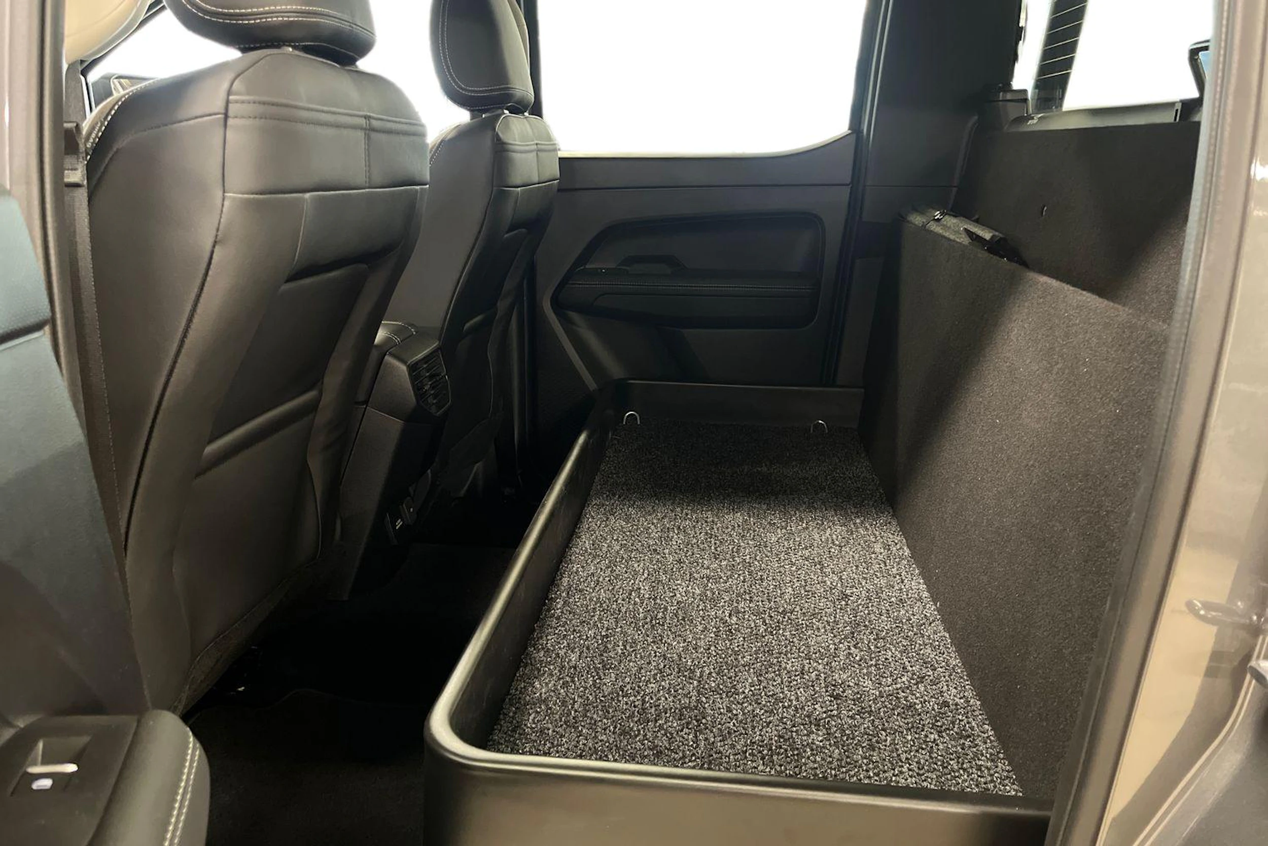 harmaa Volkswagen Amarok 2025 kuva 11.