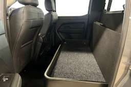 harmaa Volkswagen Amarok 2025 kuva 11.