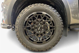 harmaa Volkswagen Amarok 2025 kuva 12.
