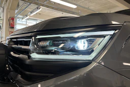 harmaa Volkswagen Amarok 2025 kuva 13.