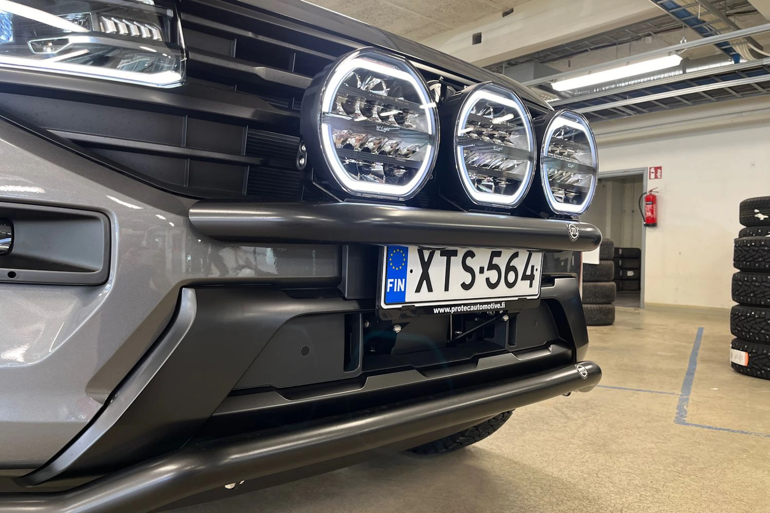 harmaa Volkswagen Amarok 2025 kuva 15.