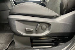 harmaa Volkswagen Amarok 2025 kuva 18.