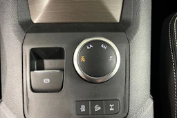 harmaa Volkswagen Amarok 2025 kuva 21.