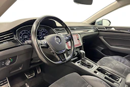 sininen Volkswagen Arteon 2018 kuva 6.