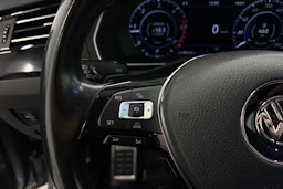 sininen Volkswagen Arteon 2018 kuva 11.