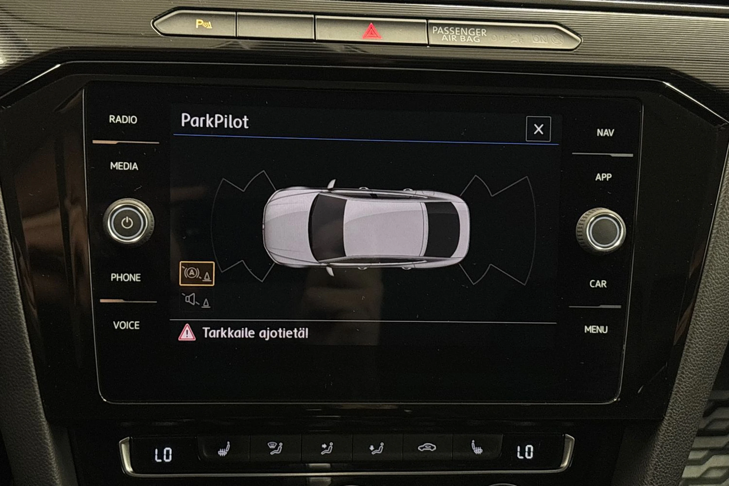 sininen Volkswagen Arteon 2018 kuva 15.