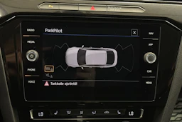 sininen Volkswagen Arteon 2018 kuva 15.