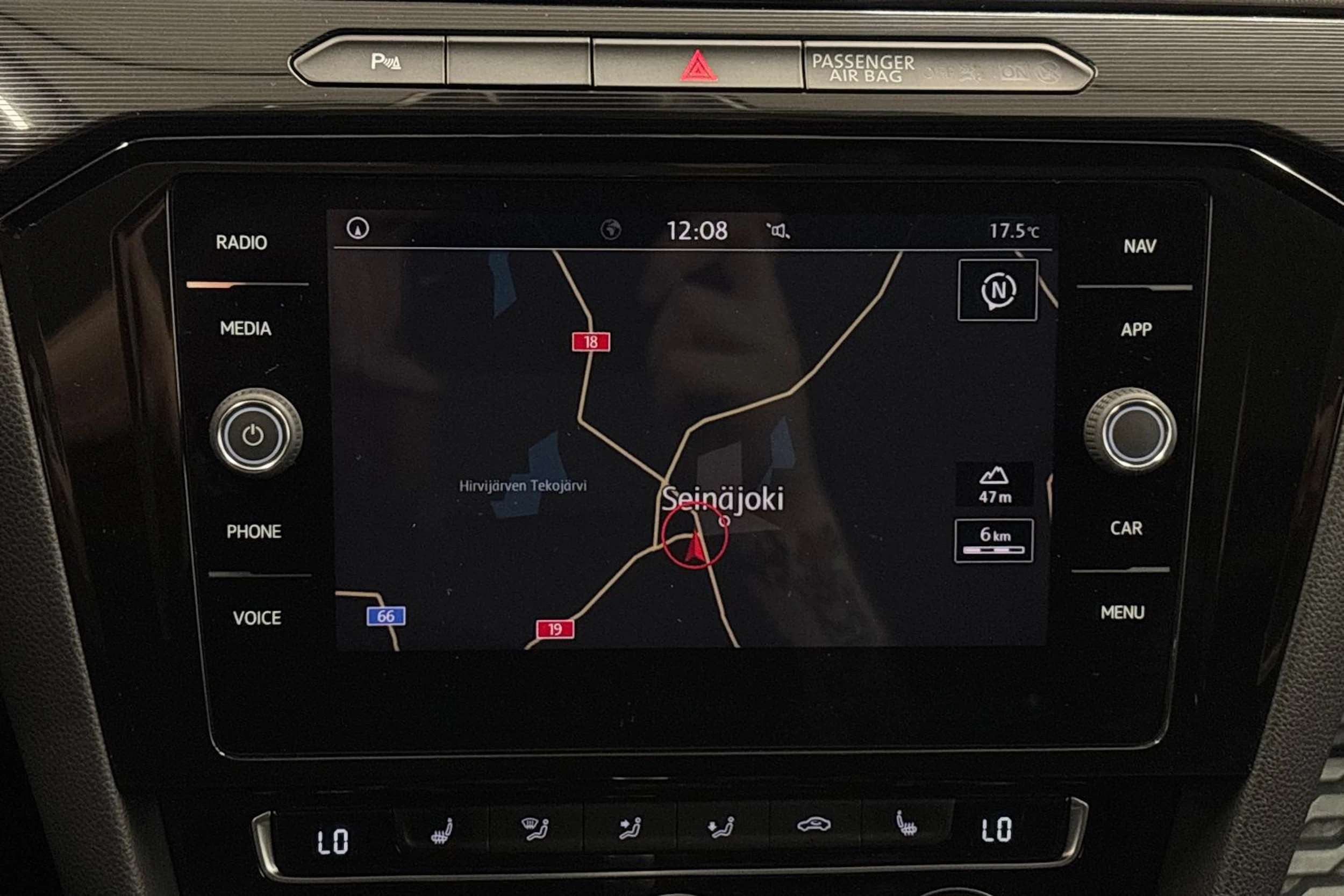 sininen Volkswagen Arteon 2018 kuva 17.