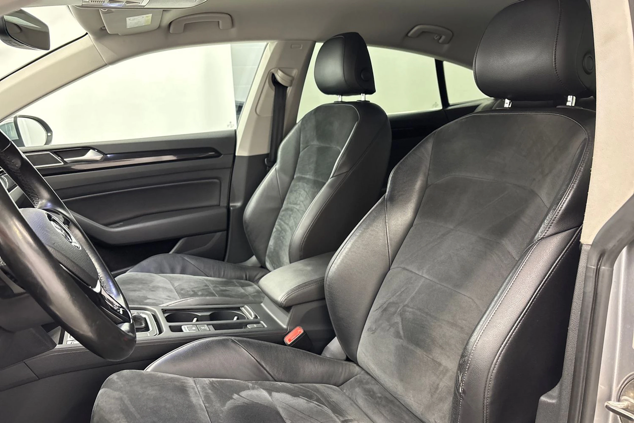 sininen Volkswagen Arteon 2018 kuva 19.