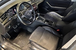 Harmaa Volkswagen Arteon 2017 kuva 7.