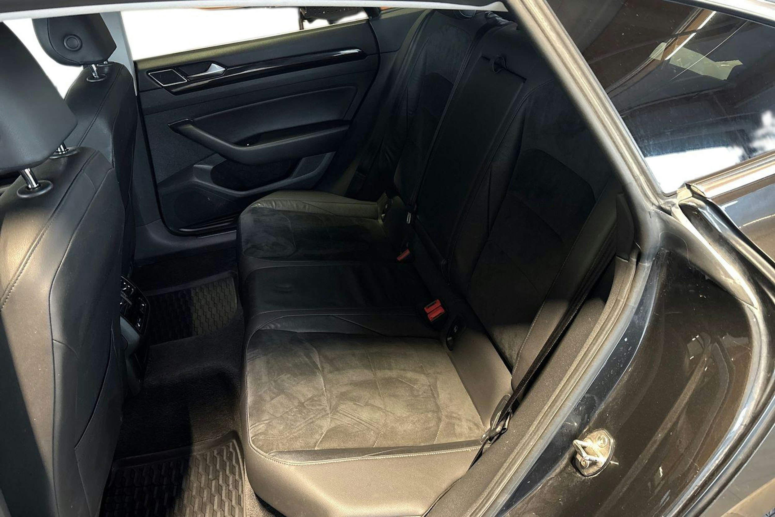 Harmaa Volkswagen Arteon 2017 kuva 10.