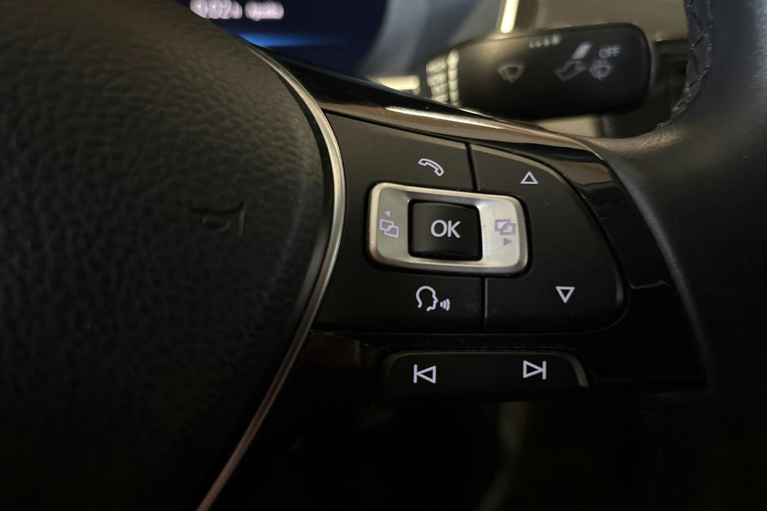 Harmaa Volkswagen Arteon 2017 kuva 18.