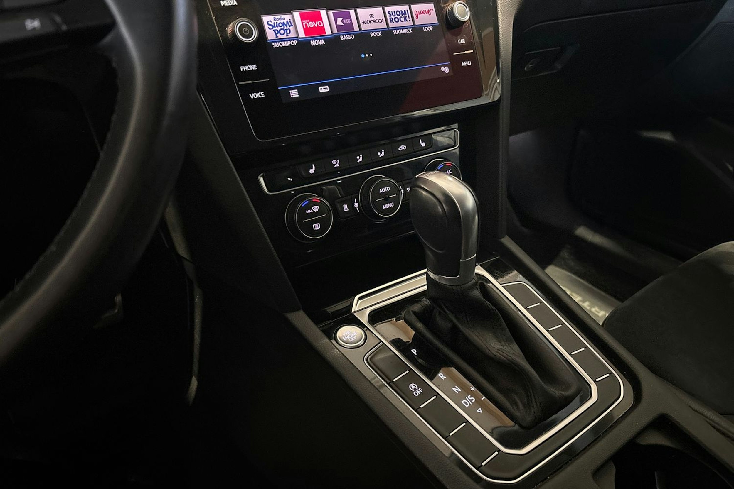 Harmaa Volkswagen Arteon 2017 kuva 19.