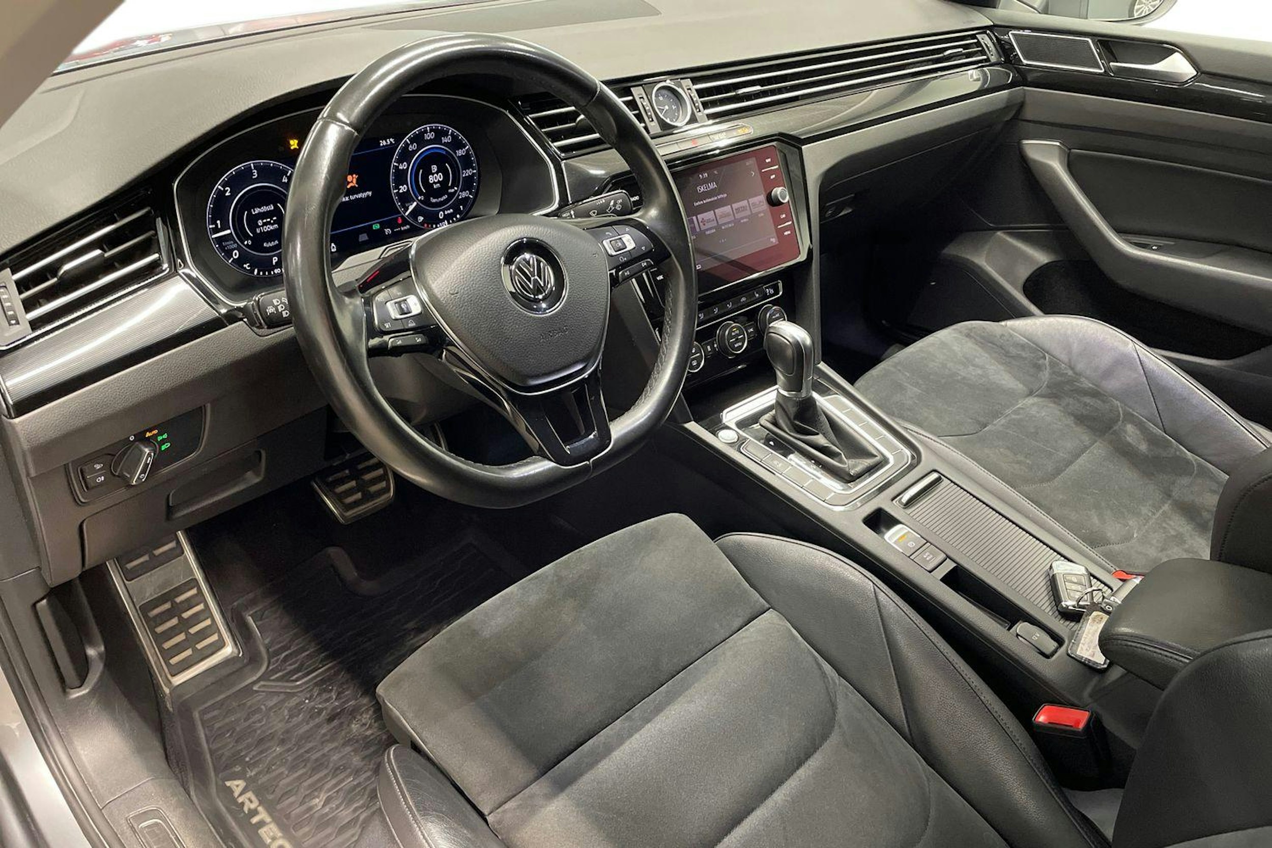 Sininen Volkswagen Arteon 2017 kuva 7.