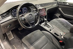 Sininen Volkswagen Arteon 2017 kuva 7.