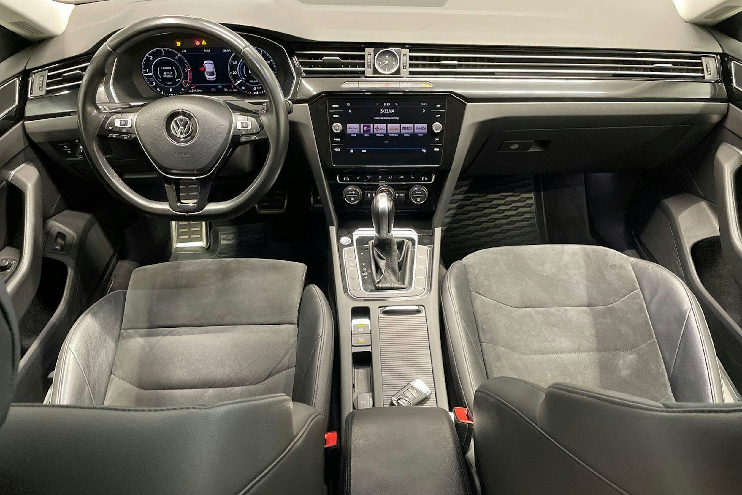 Sininen Volkswagen Arteon 2017 kuva 9.