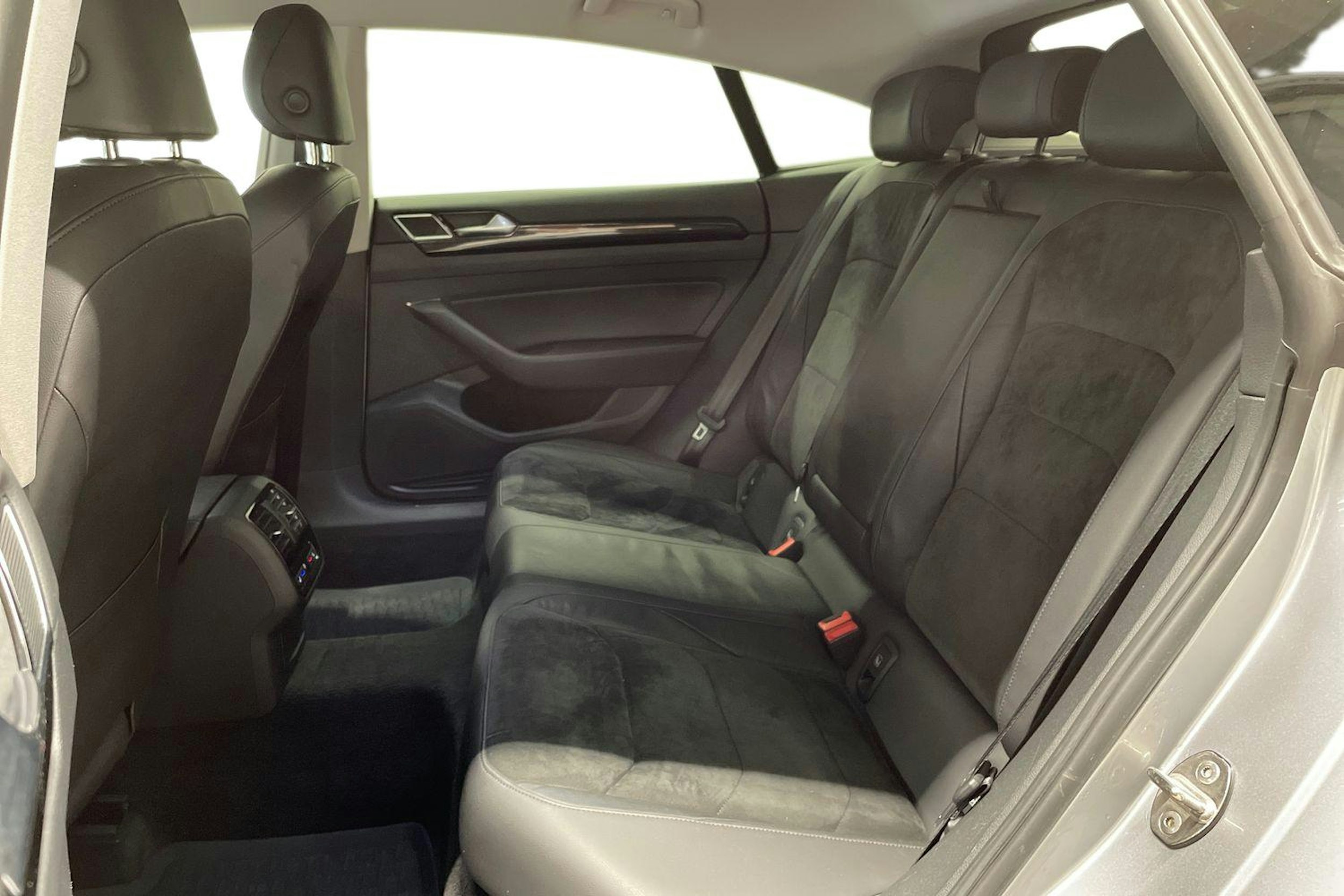 Sininen Volkswagen Arteon 2017 kuva 10.