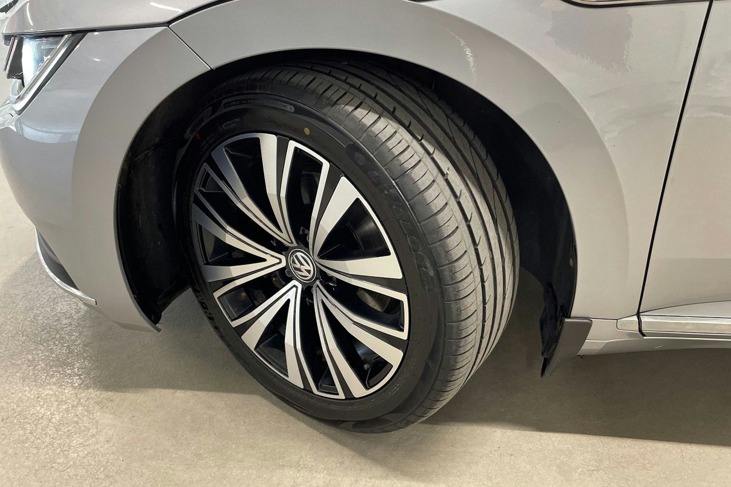 Sininen Volkswagen Arteon 2017 kuva 13.