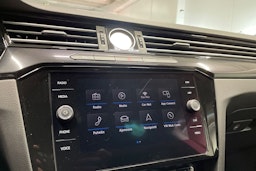 Sininen Volkswagen Arteon 2017 kuva 17.