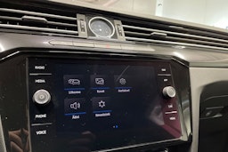Sininen Volkswagen Arteon 2017 kuva 18.