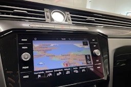 Sininen Volkswagen Arteon 2017 kuva 20.