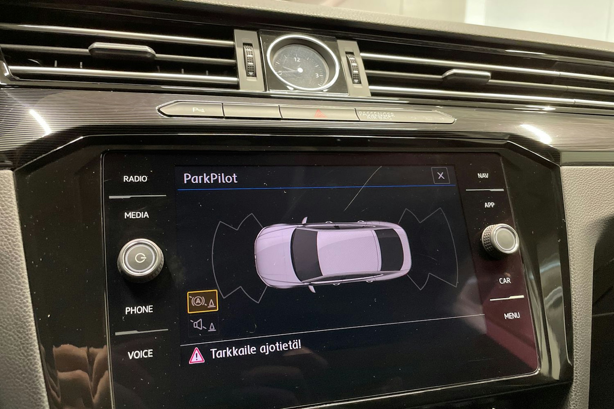 Sininen Volkswagen Arteon 2017 kuva 21.